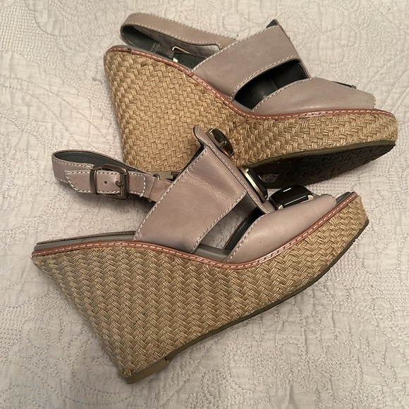 Banana Republic Beige Wedged Sandals - Picture 5 of 8